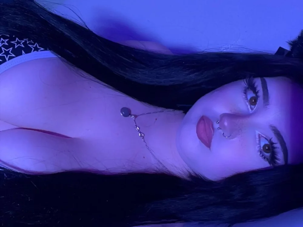 vvioletkittyy's Offline XXX Chat