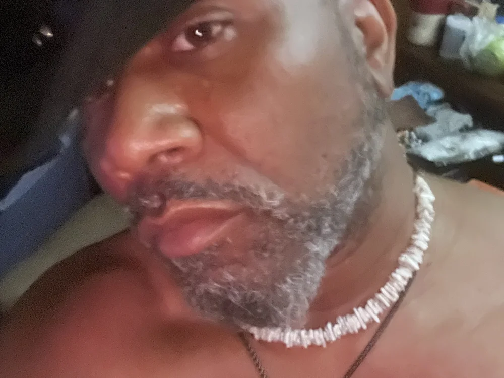 LoganHodgesSerious 離線 XXX 聊天