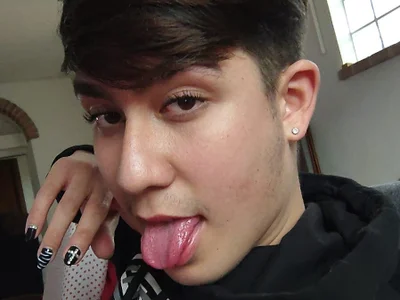 KIING_MIICHAEL Male Ecuadorian Online Cam Nude