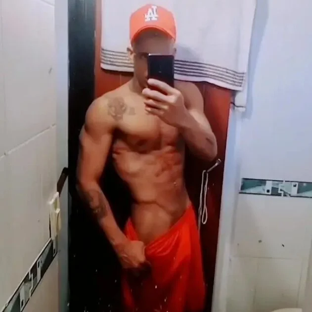 BOYCOCK1323's Offline Chat Room