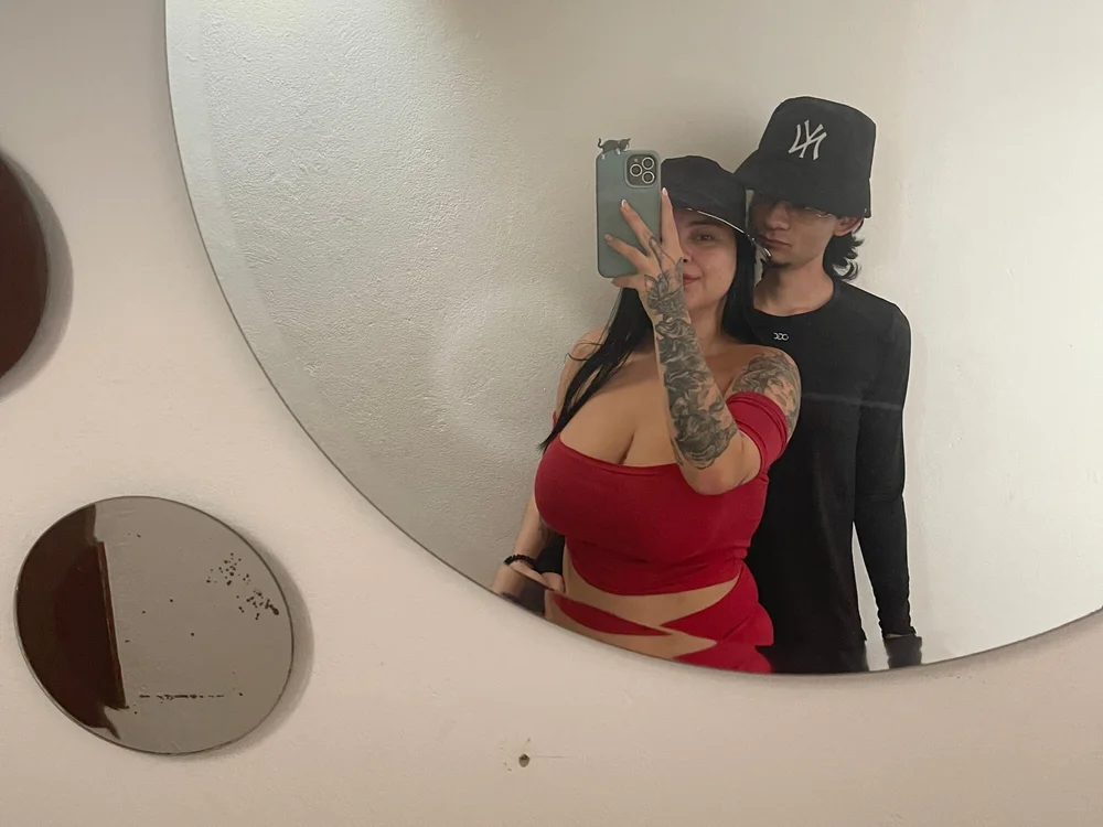 Anahiandmilan's Offline XXX Chat