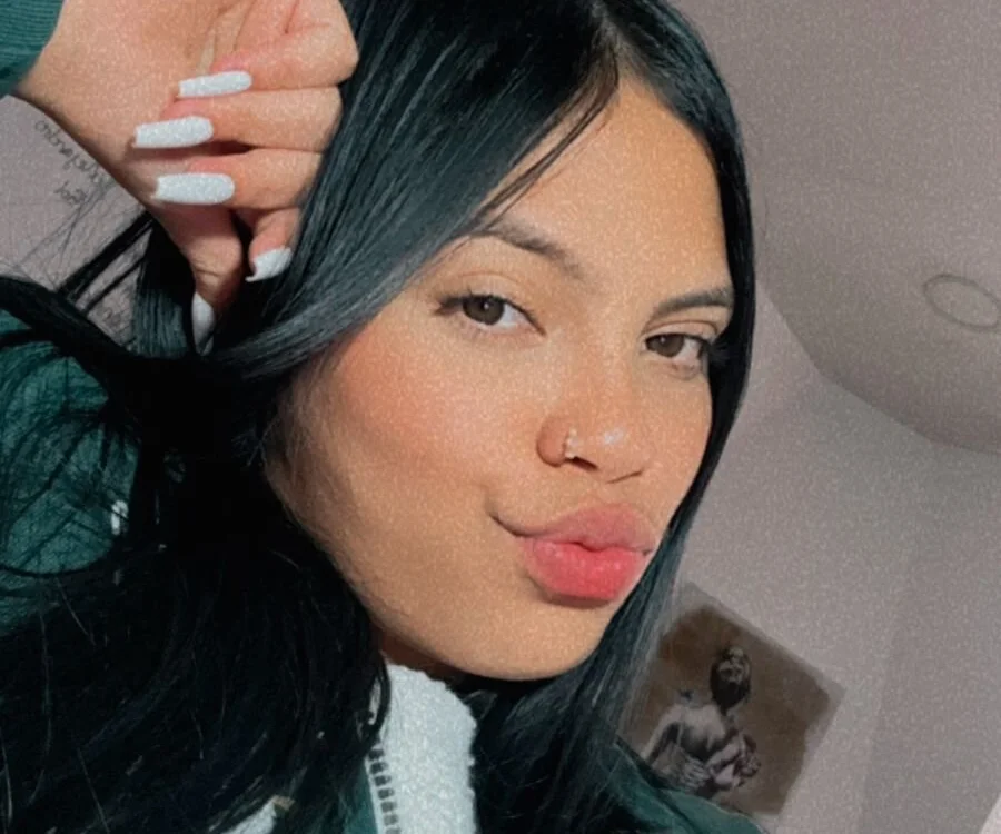 Alexa_roussee_'s Offline XXX Chat