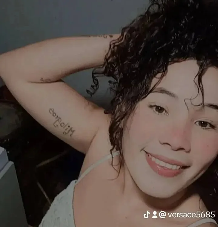 Dani_bict Offline XXX-chat