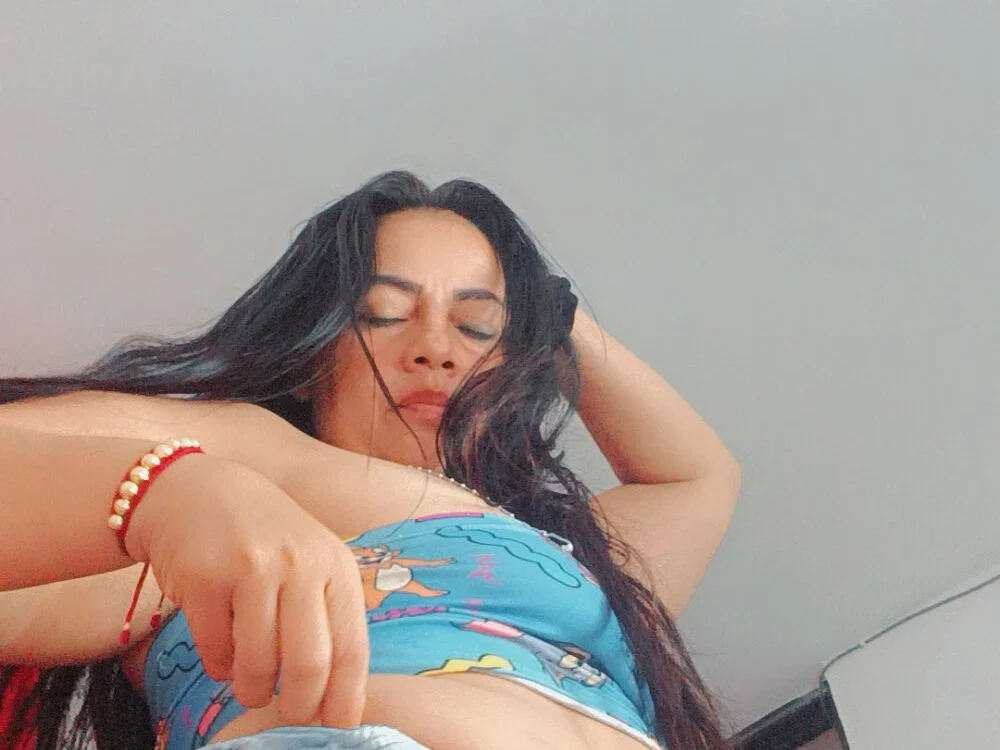 Elianissquirt: офлайн-секс-чат