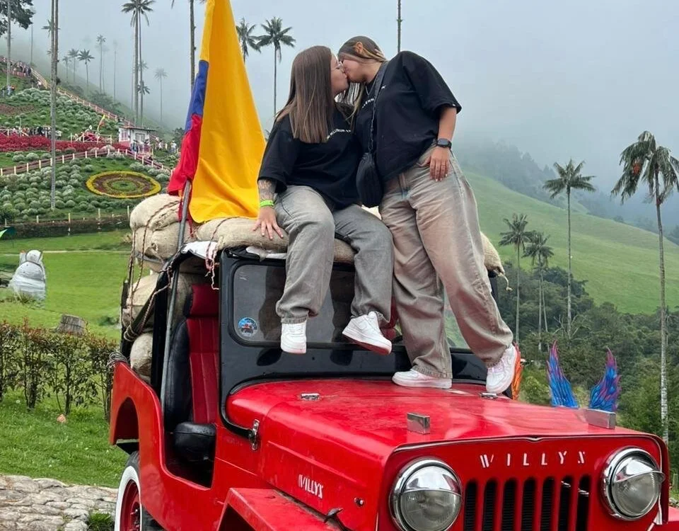 Annie_and_Ravenn Offline XXX chat