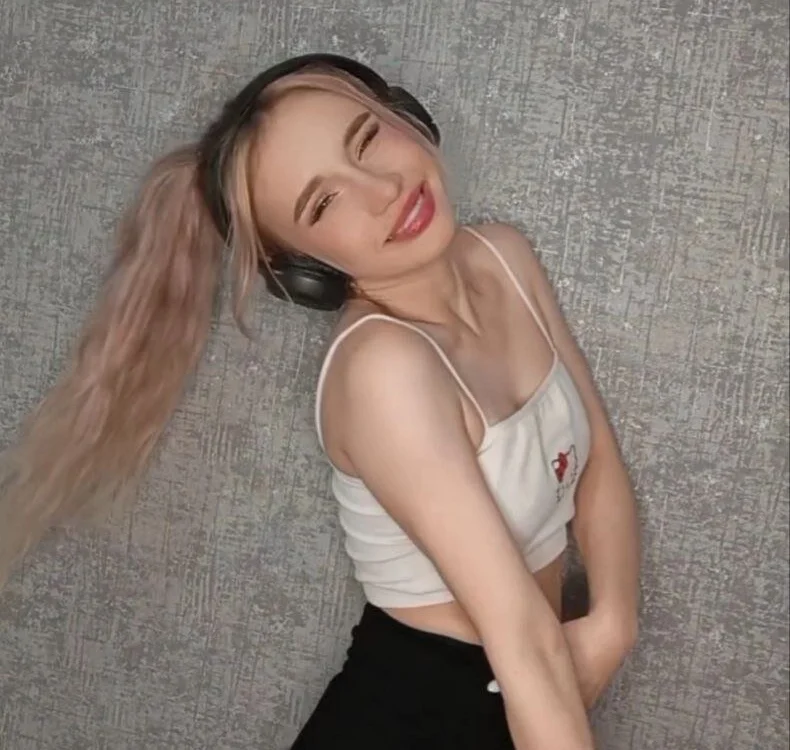 Chat XXX offline de YourLovely_Mia