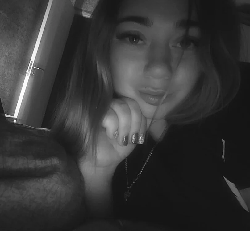 _jullya_'s Offline Chat Room