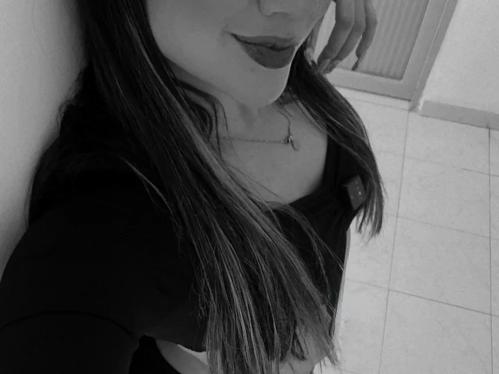 annavi_ Offline XXX-chat