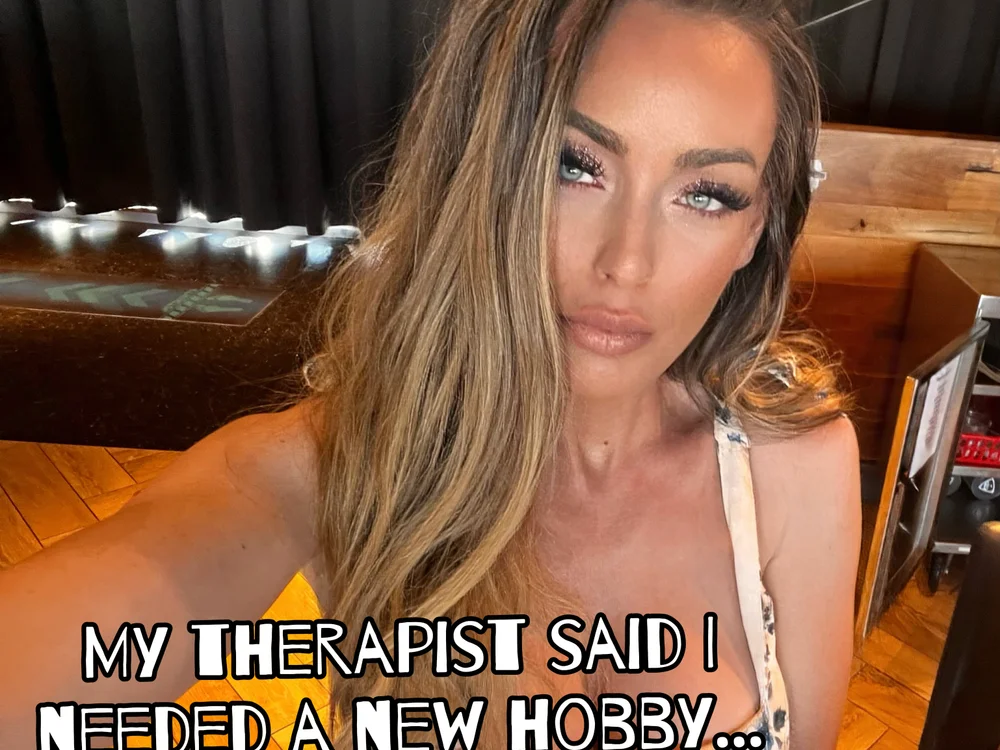Farrah_Fantasyn Offline XXX chat