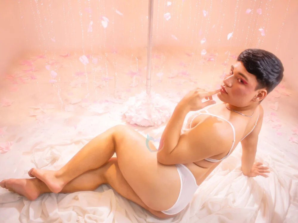 AndrewPeach_ Chat XXX offline