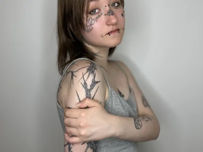 InRhodie - Girl 