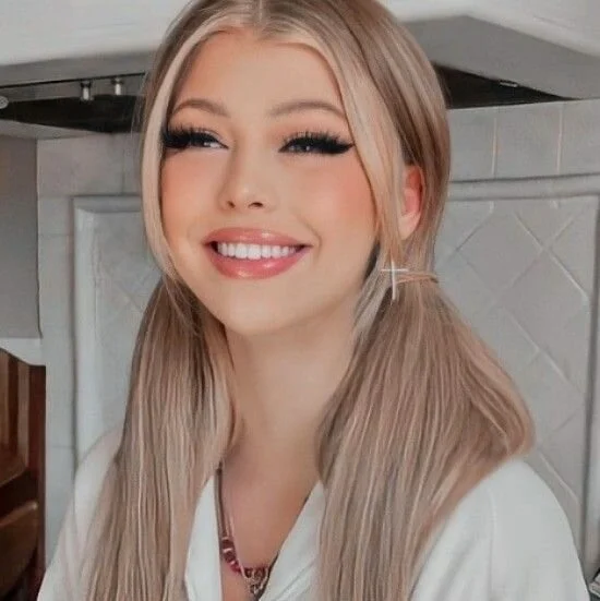 kris_blondy_'s Offline XXX Chat