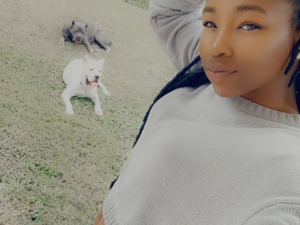 Qu33nMona-24 – Offline XXX chat