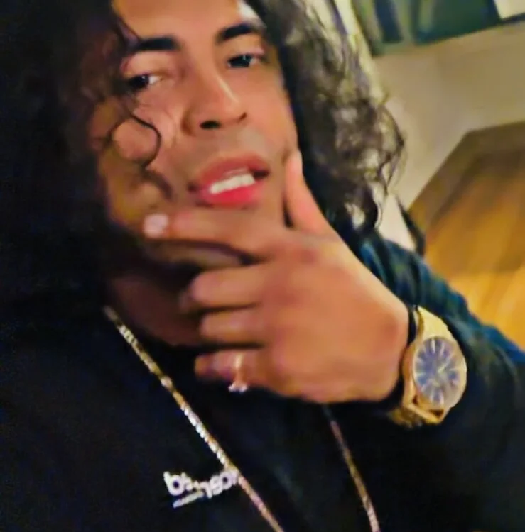 Yesain1995's Offline XXX Chat