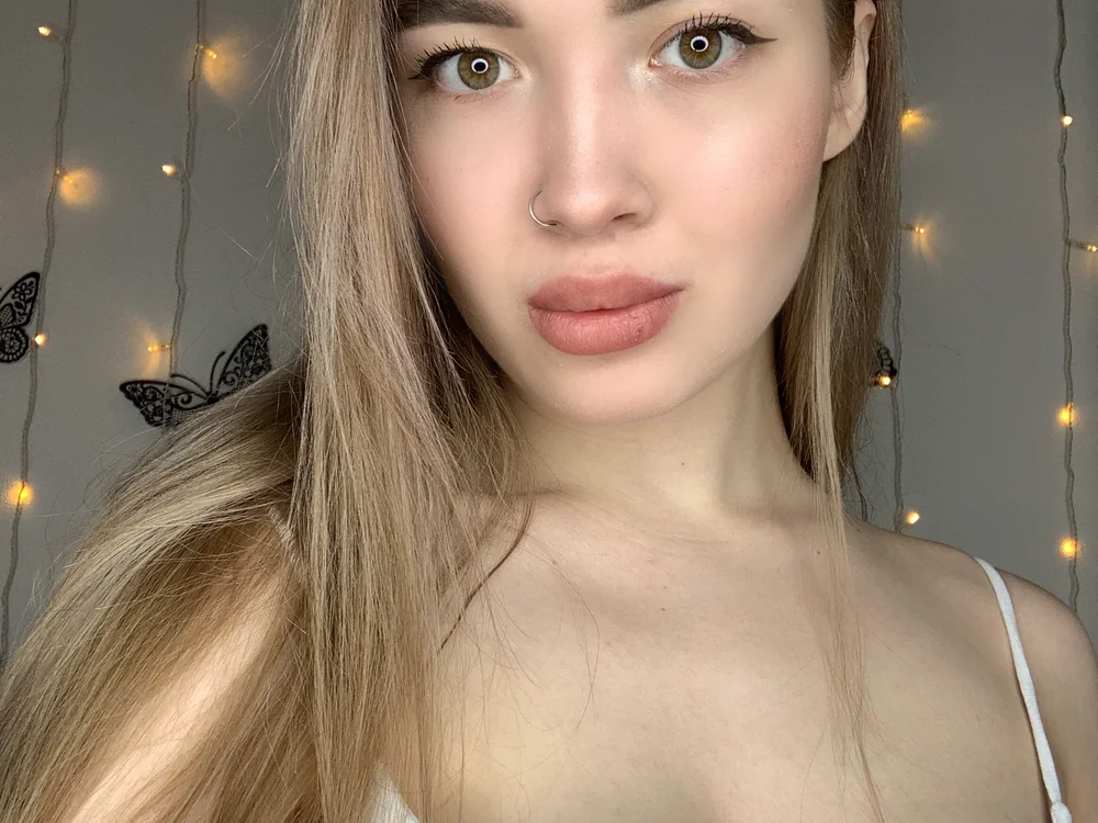 isabell_hun's Offline XXX Chat