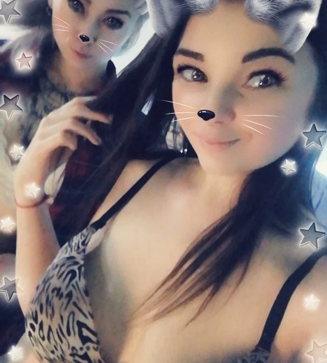innocentgazes' Offline Chat Room