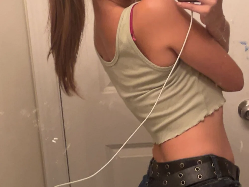 hayhay42006's Offline XXX Chat