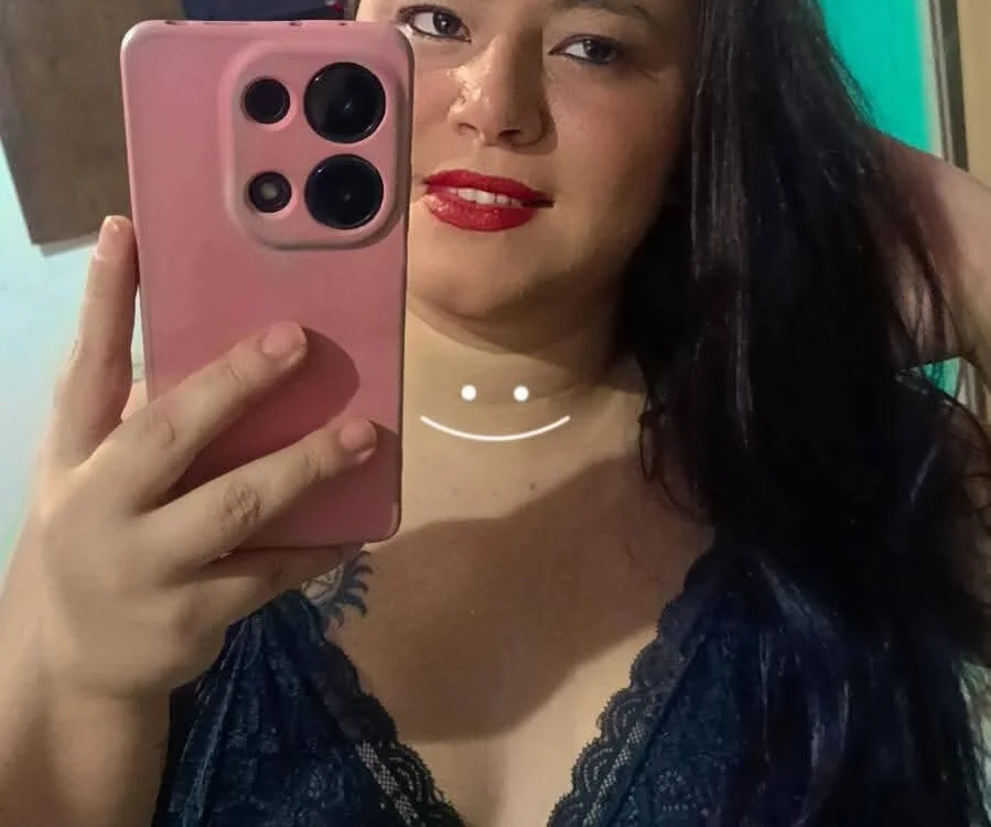 Karolaine28 Offline XXX Chat