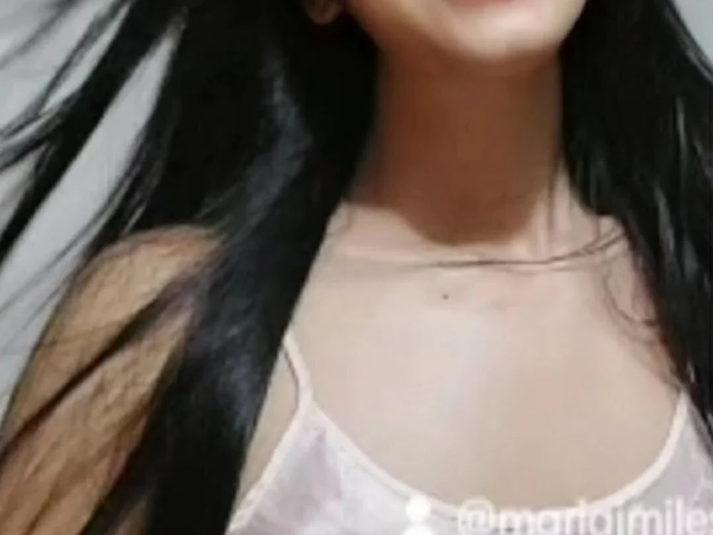 SexyHotmelissa's Offline XXX Chat