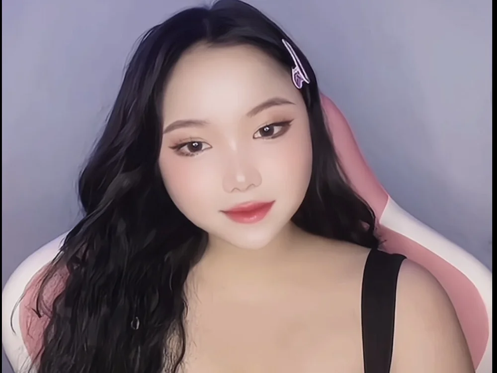 Suri_hott19's Offline XXX Chat