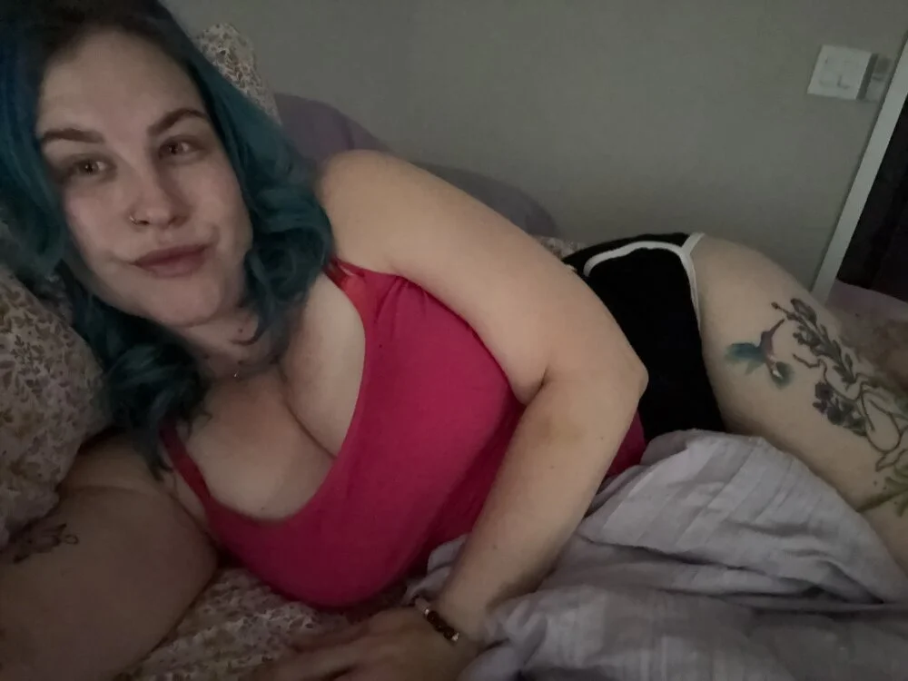 LianaMarie92's Offline XXX Chat