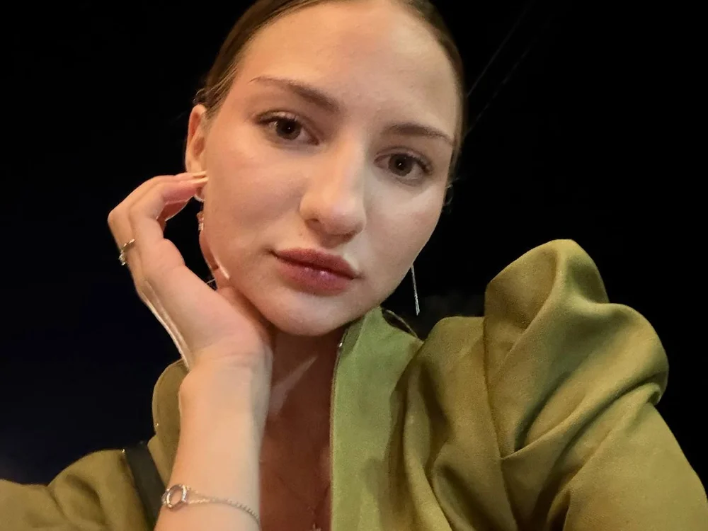 GiaKiston Offline XXX chat