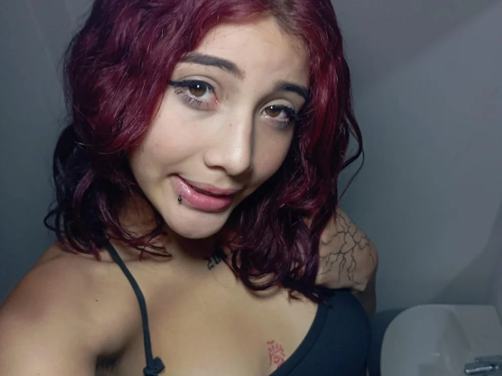 Sabrine18's Offline Chat Room