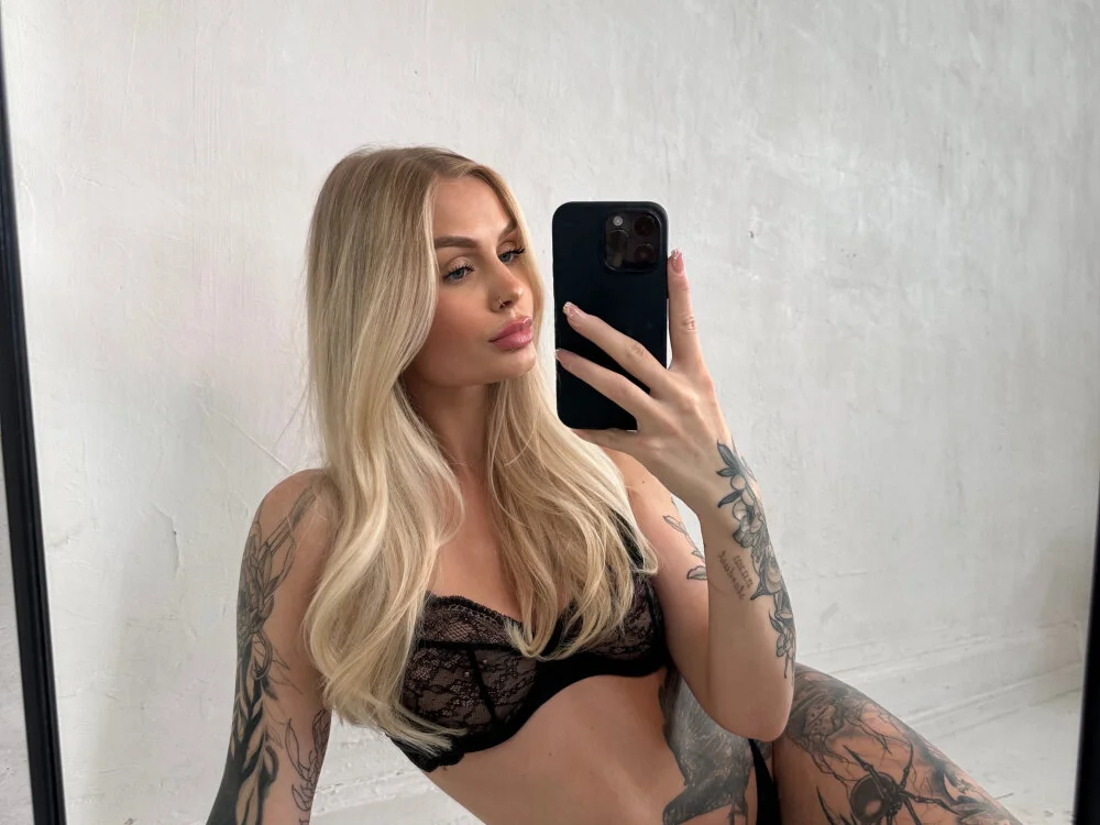 RayaMayvii's Offline XXX Chat