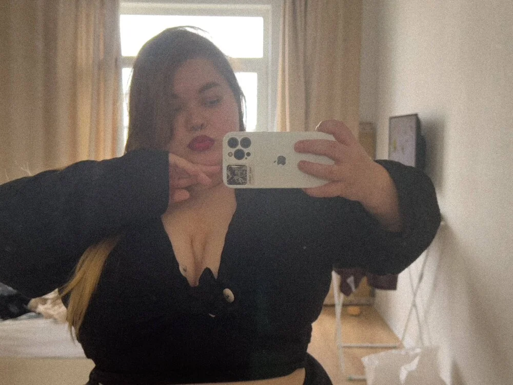 SkyEmilyn Offline XXX chat