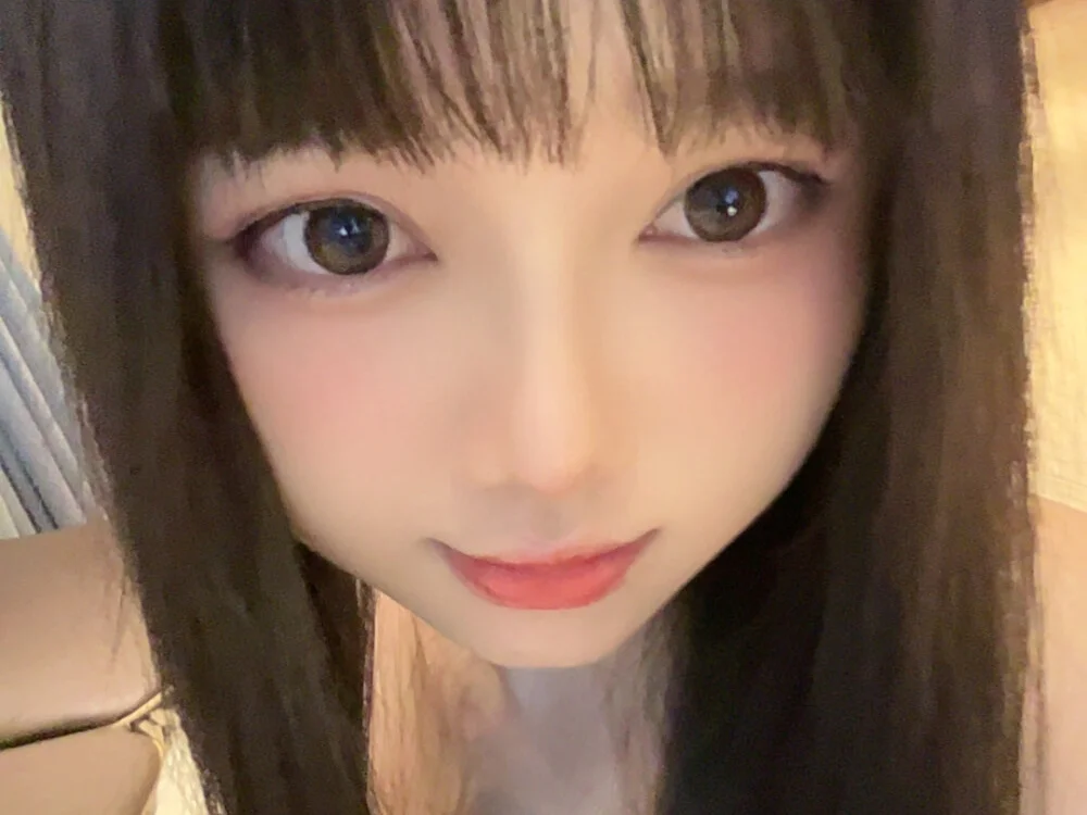 Nina37 離線 XXX 聊天