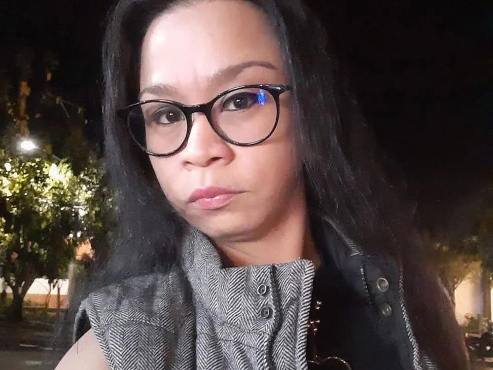 simone_83 অফলাইন XXX চ্যাট