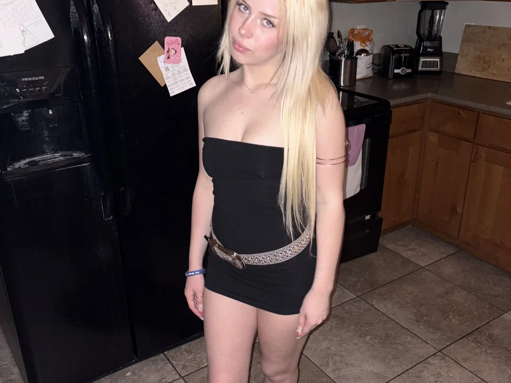 blondieangel24's Offline XXX Chat