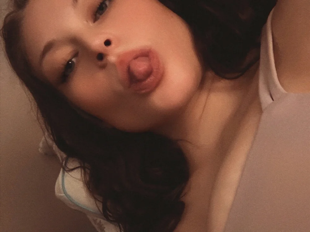 alexia104 Offline XXX Chat