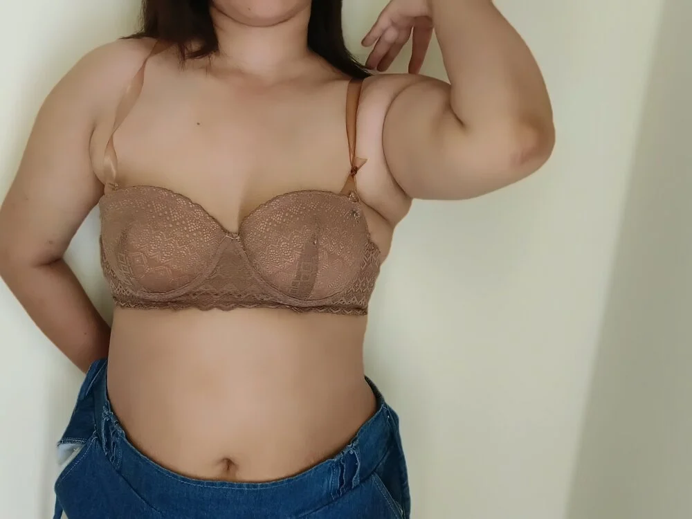 دردشة Bristy- الجنسية دون اتصال