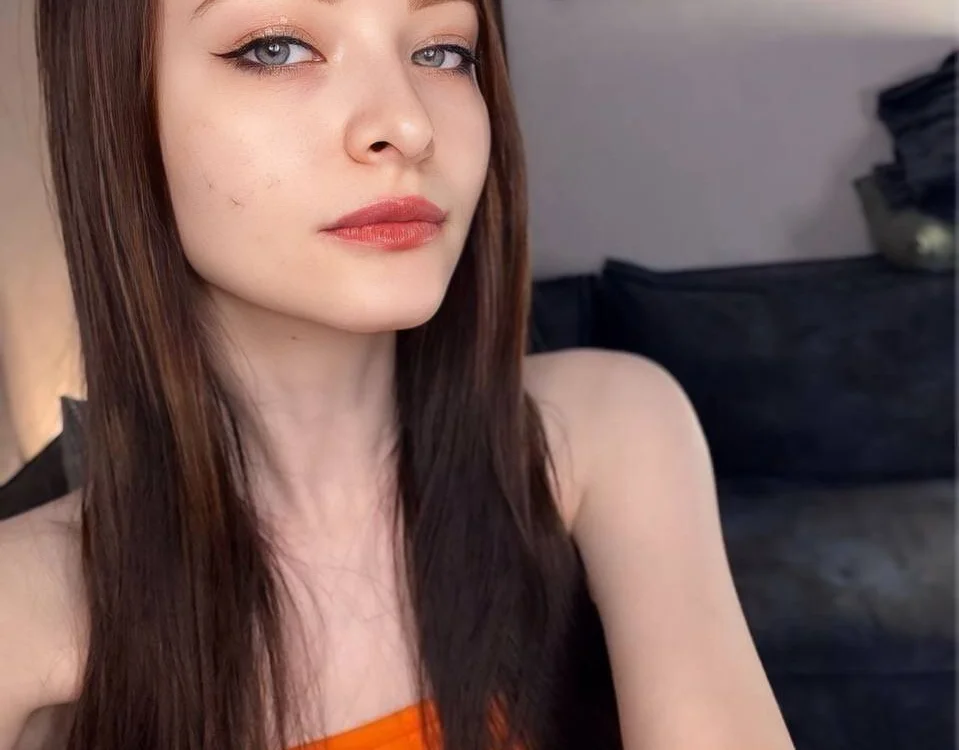 AliceHaris Offline XXX-chat