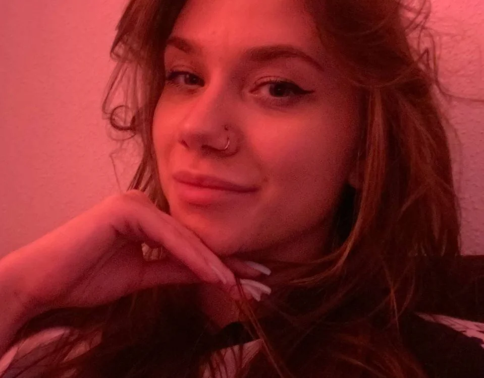 دردشة alexa_feels_ الجنسية دون اتصال