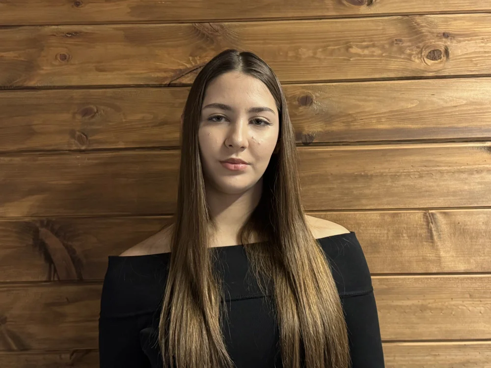 LucettaHessel's Offline Chat Room