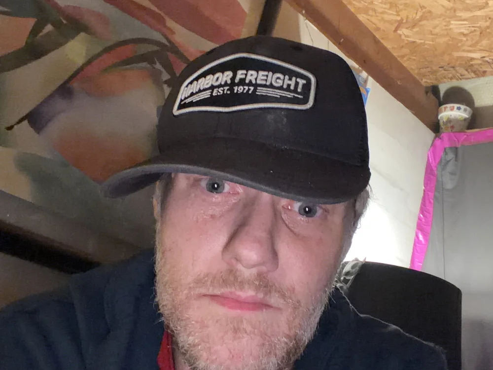 MyRowdyFri3nd's Offline Chat Room