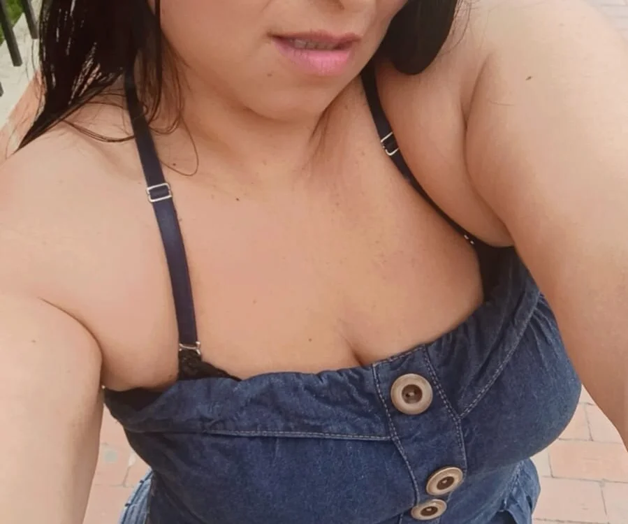 Ariana_luxx_ cam model