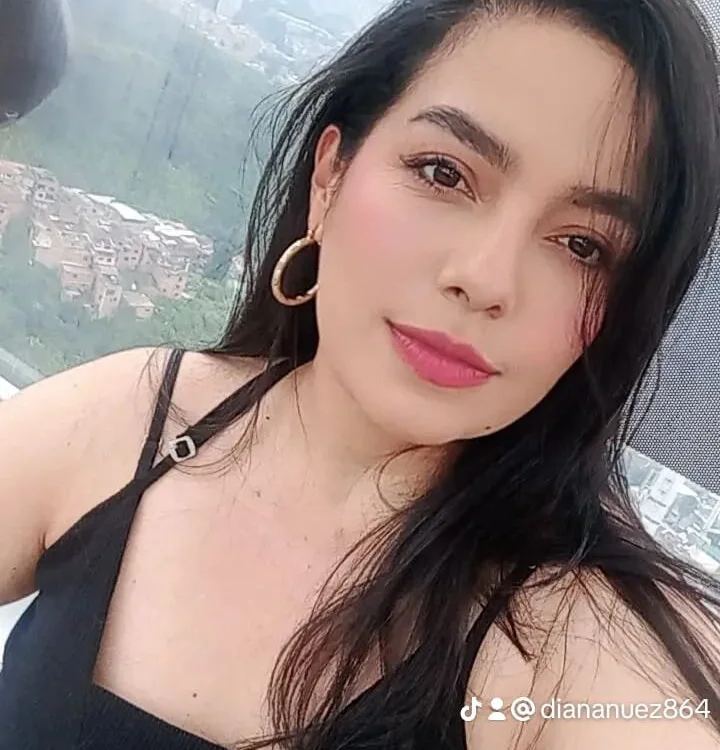 MERLIA_01 Adlı Modelin Çevrimdışı XXX Sohbeti