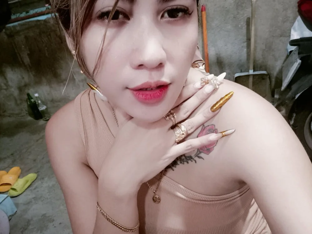 naughtypinay2's Offline XXX Chat