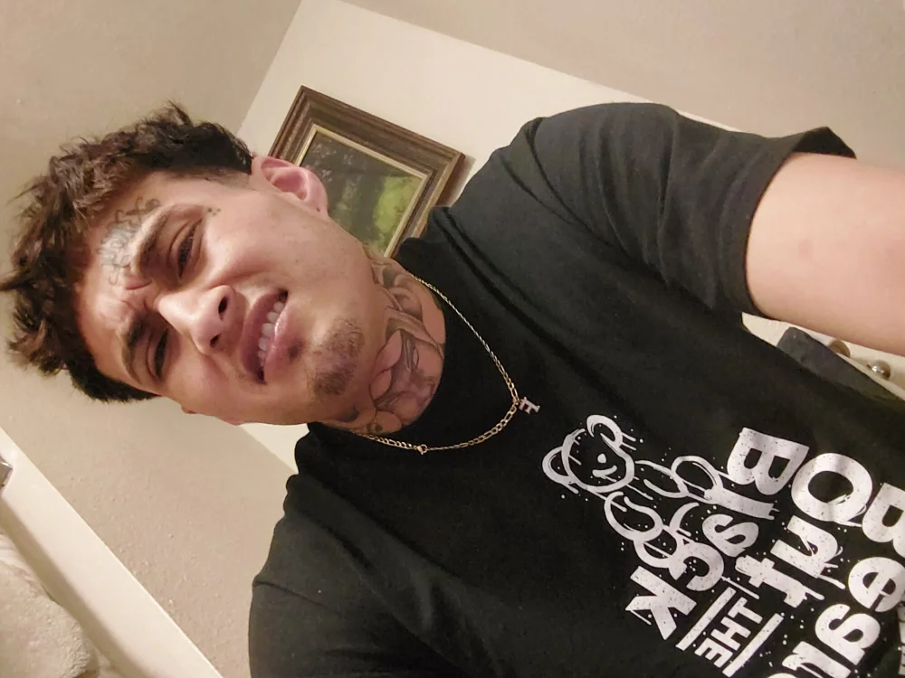 DaddyAwner23's Offline XXX Chat