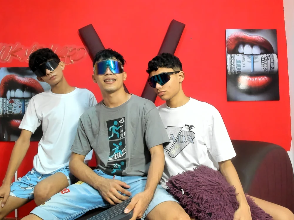 Czat XXX offline – AVENGER_BOYS2026