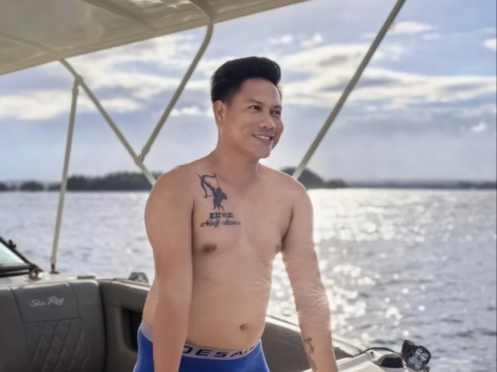 Lian_urasianchub's Offline Chat Room