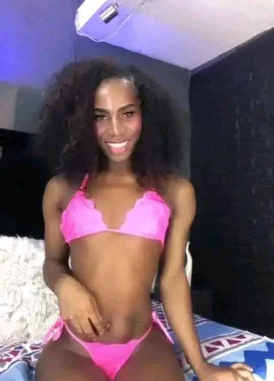 ariadnabigass' Offline Chat Room