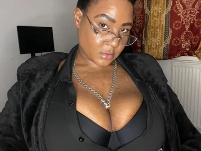 CurvySashia profile