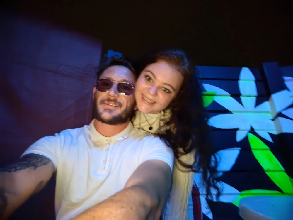 2tightcouple's Offline XXX Chat