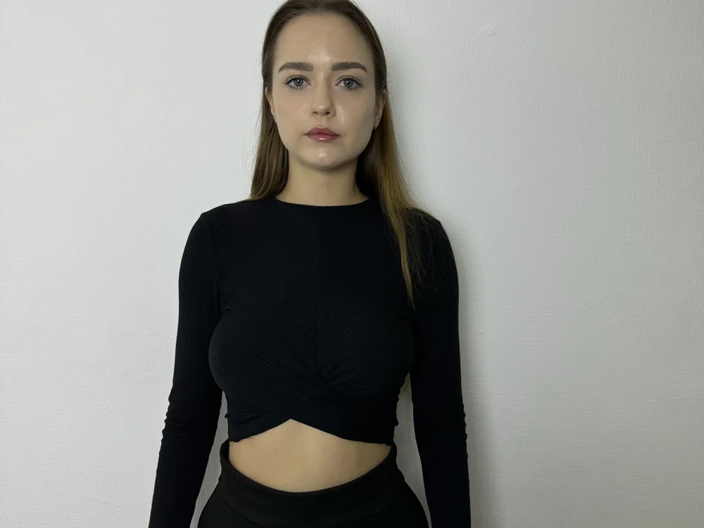 EleneFollin offline chatrum