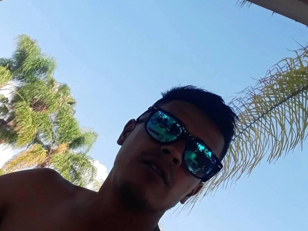 Isaiascaliente Offline XXX-chat