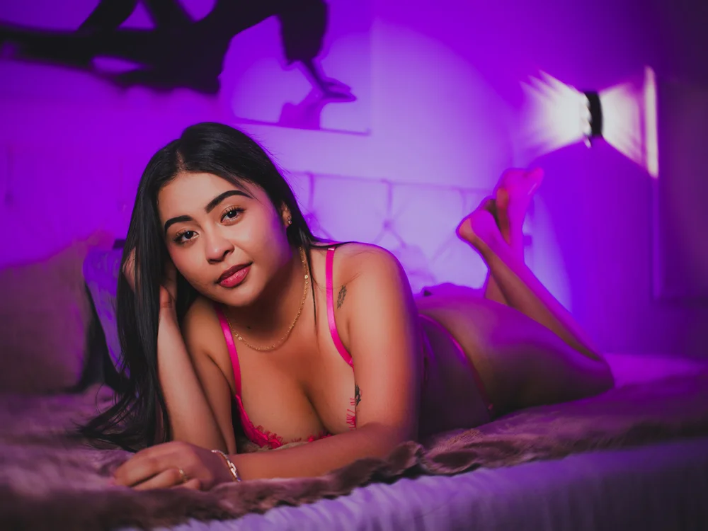 EloisMonrroe's Offline XXX Chat